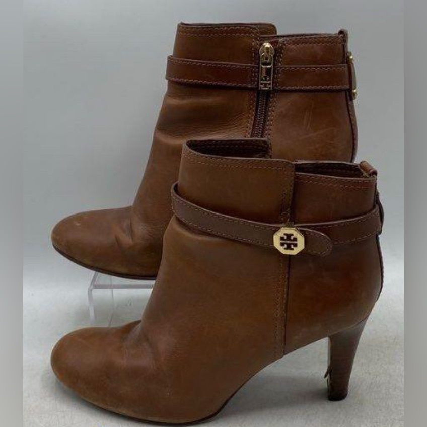 1 Hour Sale. Tory Burch Tan Leather Ankle Booties